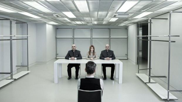 Art Facing the Ruins